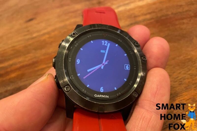 Man sieht das Watchface auf der Garmin Fenix 5X Plus.